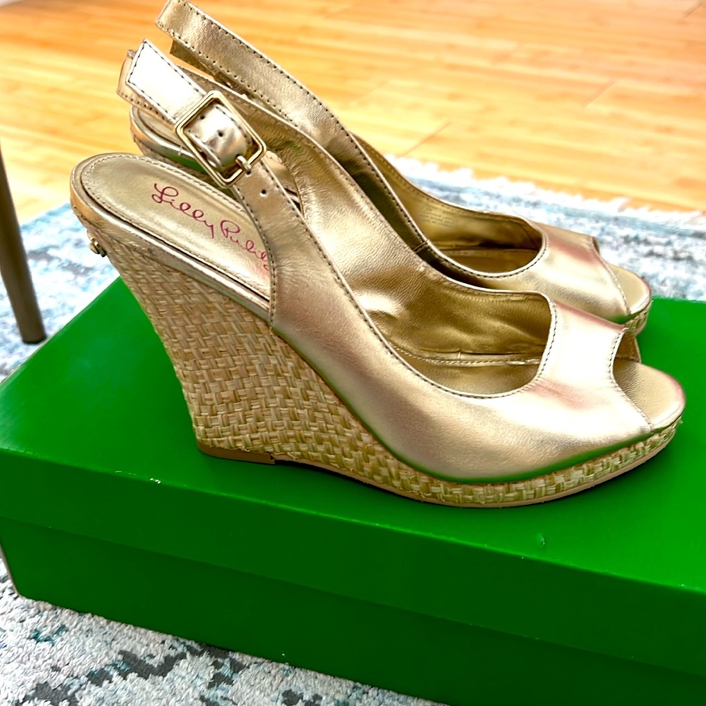 Lilly Pulitzer Kristin Wedge Size 7.5 Gold Metallic.